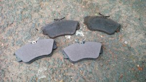 Old versus new brake pads. Quite a difference!