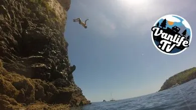 Cliff jumping and snorkelling at Ansteys Cove, Torquay